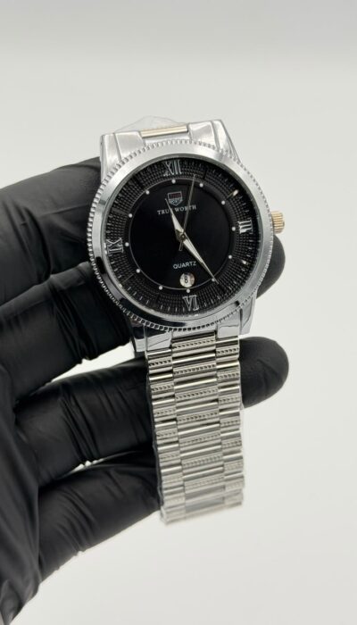 Black Dial Classic Watch – Roman Numerals & Metal Bracelet