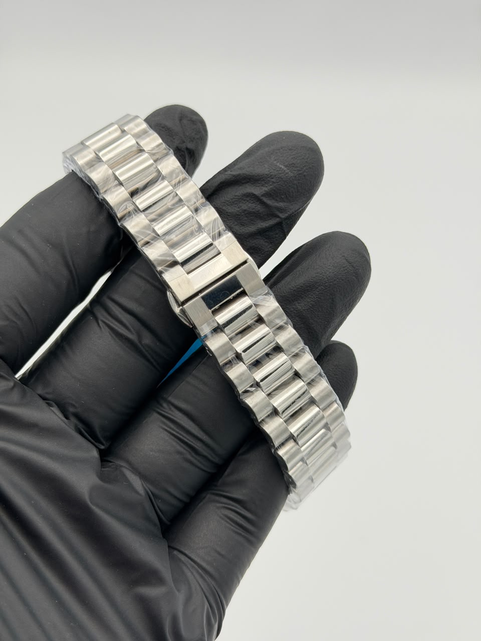 Champagne Dial Silver Watch – Arabic Numerals & Jubilee Bracelet - Image 2