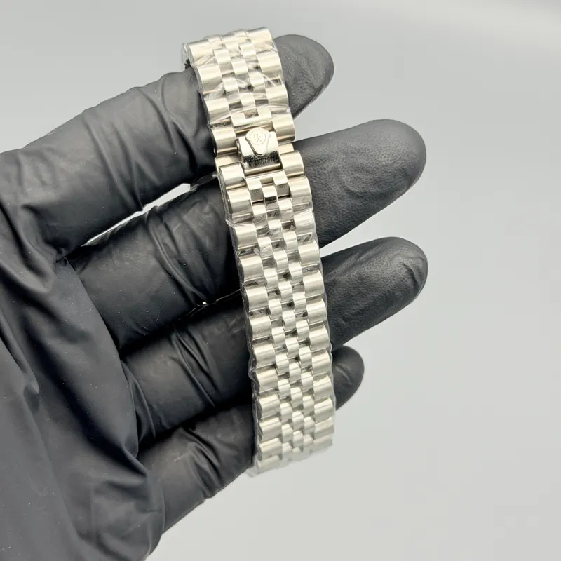 Blue Dial Classic Watch – Jubilee Bracelet - Image 4